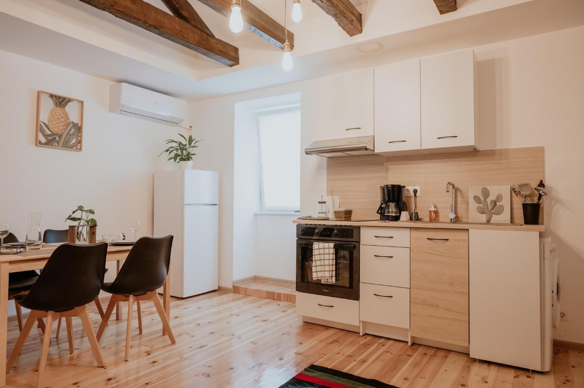 Artiesta - 5 Apartments 소피아 외부 사진